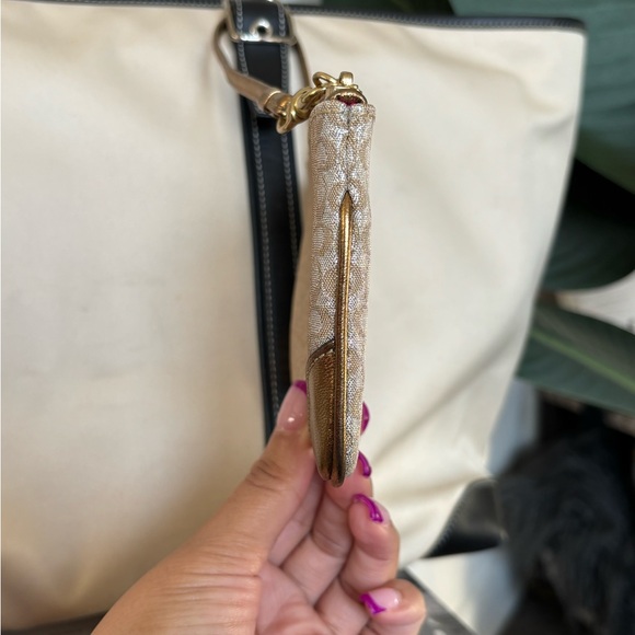 🌟⭐️✨VTG COACH Special Edition Signature Lurex Wristlet✨⭐️🌟 - Picture 9 of 12
